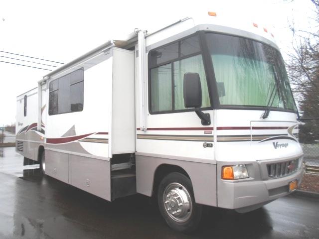 2006 Winnebago Voyage
